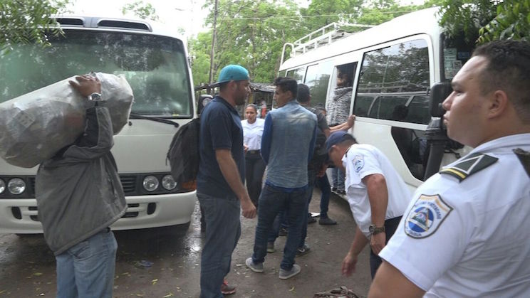 Reciben a 32 nicaragüenses deportados desde México