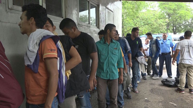 Reciben a 32 nicaragüenses deportados desde México
