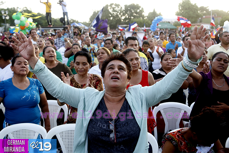 Miles celebran los 447 años de traducción de la Biblia al castellano