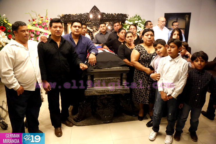 Dan el último adiós a Carlos Salgado El Reverendo