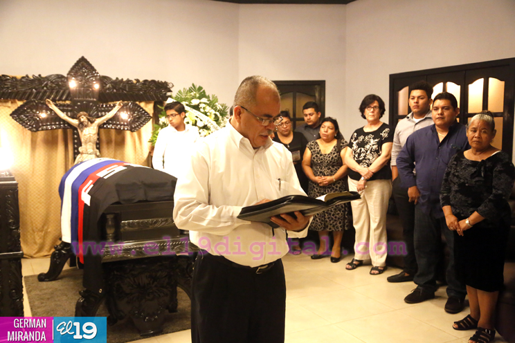 Dan el último adiós a Carlos Salgado El Reverendo