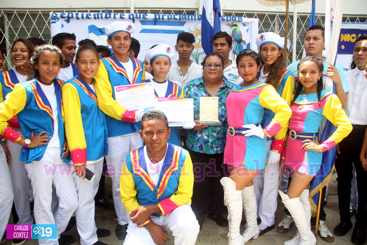 Gobierno entrega reconocimientos a bandas rítmicas y escolares