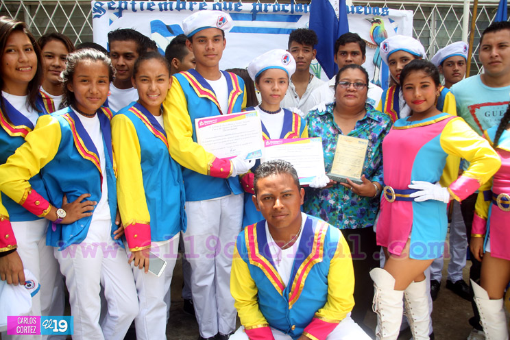 Gobierno entrega reconocimientos a bandas rítmicas y escolares