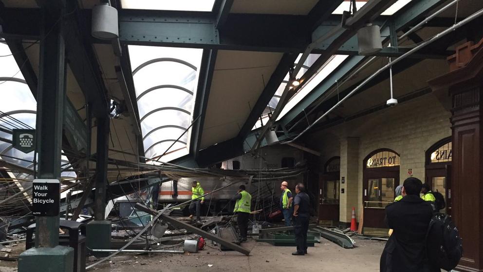 Tres muertos y más de cien heridos en un accidente de tren en Nueva Jersey