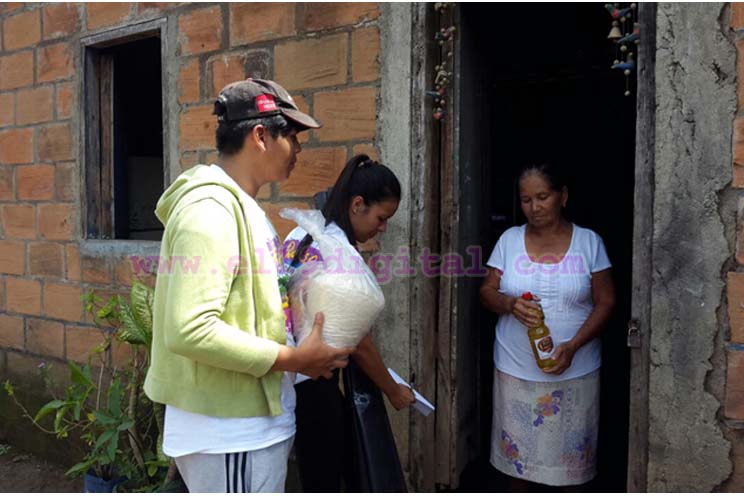 Alimentos y materiales para la construcción de refugios es entregado a familias de Momotombo
