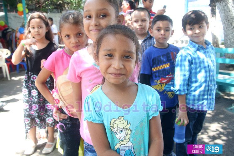 Niños alaban a Dios y disfrutan de mañana recreativa