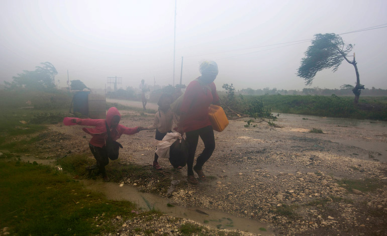 El huracán Matthew causa estragos en Haití (Videos)