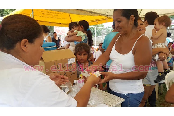 Clínica móvil atiende a familias del barrio Benedicto Valverde