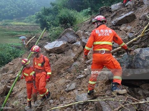 Suman 17 los fallecidos por alud de tierra en este de China