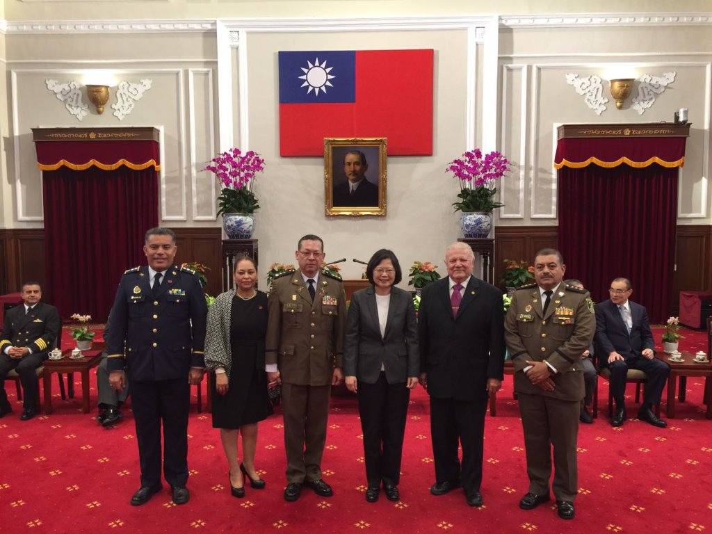 Presidenta Tsai de Taiwán fomenta vínculos con aliados diplomáticos