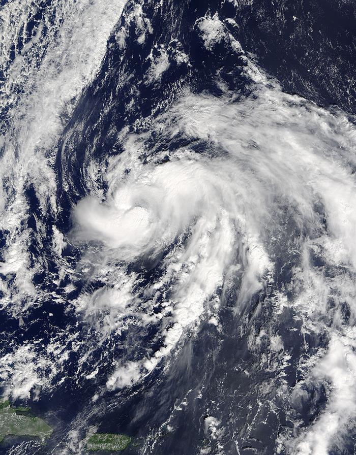 El huracán Nicole sube a categoría 2 en su camino a Bermudas