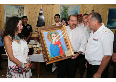 Daniel y Rosario despiden a tripulación del buque ruso "Moskva"