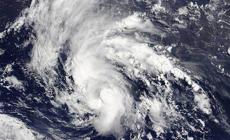 El ojo del huracán de categoría 3 Nicole pasa sobre las islas Bermudas