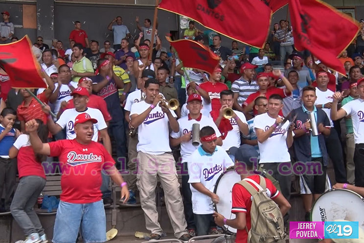 Nicaragüenses viven con emoción y alegría la fiesta deportiva de la final del Pomares