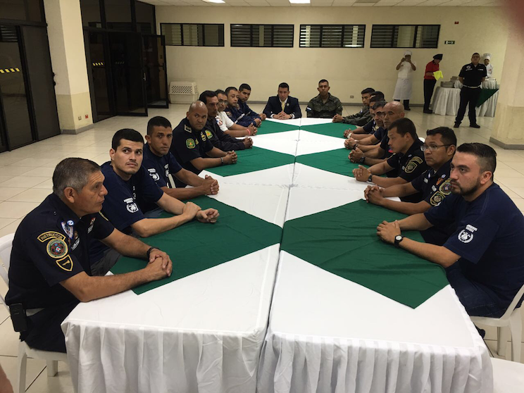 Grupo de Bomberos de Nicaragua reciben capacitación de rescate canino