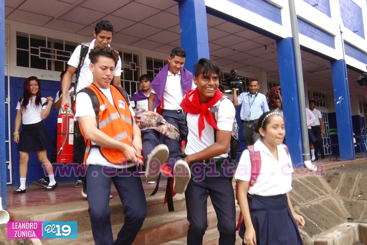 Desarrollan exitoso ejercicio de protección en centros educativos del país