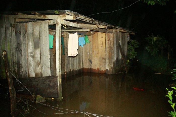 Fuertes lluvias provocan deslaves y dejan casas anegadas en Yalí Jinotega