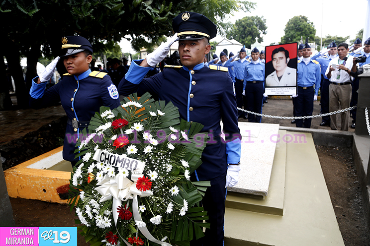 Rinden honores al Comandante Walter Ferreti