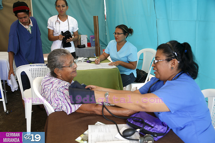 Puestos médicos brindaron atención en camposantos municipales