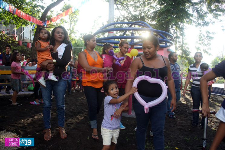 Niños del barrio Eduardo Flores disfrutan de su nuevo espacio de recreación