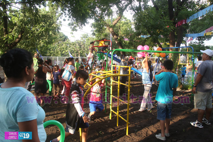 Niños del barrio Eduardo Flores disfrutan de su nuevo espacio de recreación