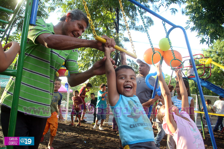 Niños del barrio Eduardo Flores disfrutan de su nuevo espacio de recreación