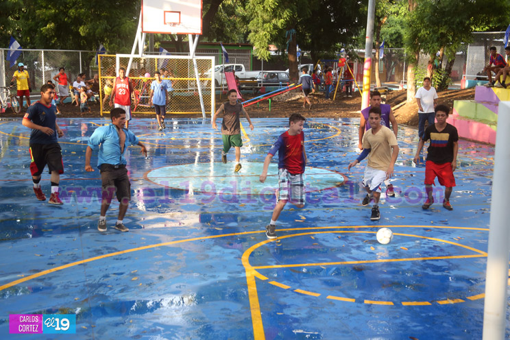 Niños del barrio Eduardo Flores disfrutan de su nuevo espacio de recreación