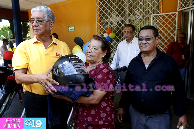 Lotería Nacional entrega cuatro premios de su juego “Gánate La Moto”