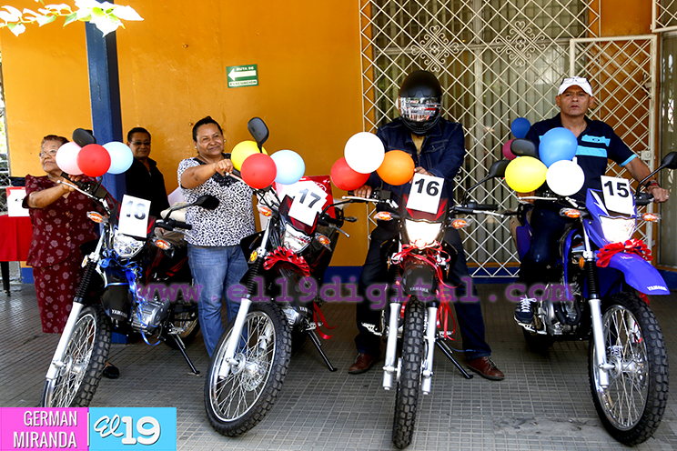 Lotería Nacional entrega cuatro premios de su juego “Gánate La Moto”