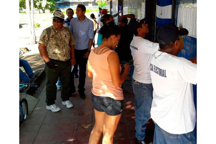 Rivenses participan del Proceso Electoral en calma y civismo