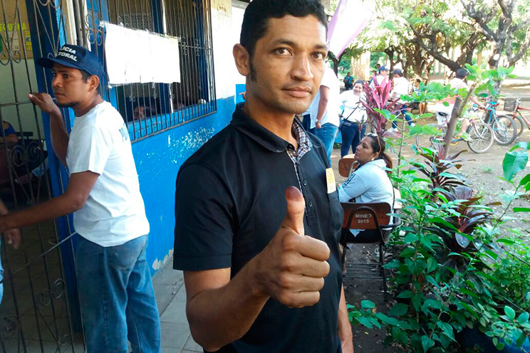 Rivenses participan del Proceso Electoral en calma y civismo