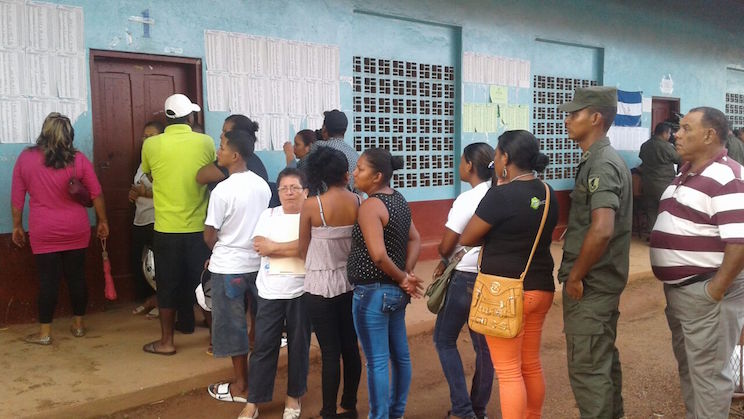 Costeños salen a votar masivamente