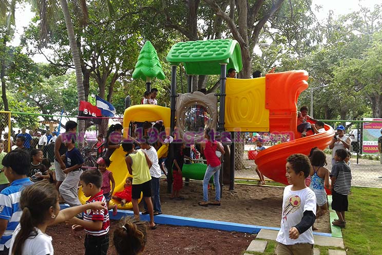 Intur inaugura área de juegos infantiles en Centro Turístico de Granada