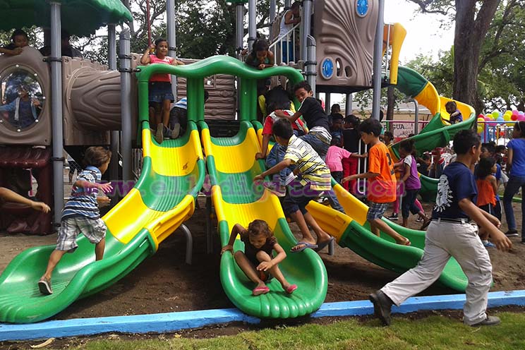 Intur inaugura área de juegos infantiles en Centro Turístico de Granada