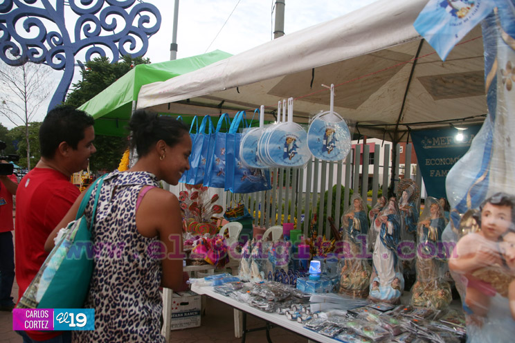 Ambiente mariano y navideño se instala en la Avenida de Bolívar a Chávez