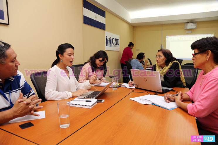 Diseñan estrategia de implementación del Programa Aprender, Emprender y Prosperar