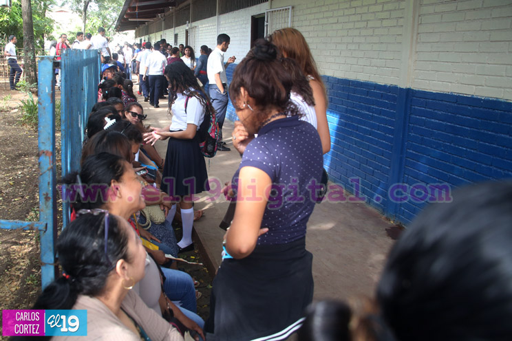 Bachilleres de Managua reciben bono de promoción
