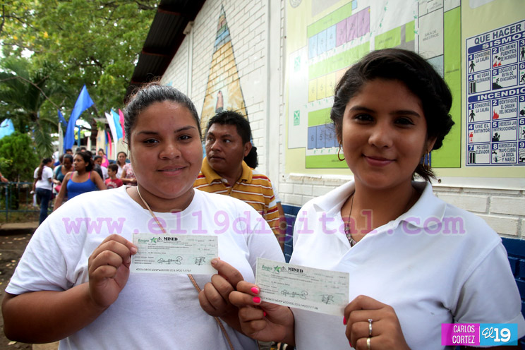 Bachilleres de Managua reciben bono de promoción