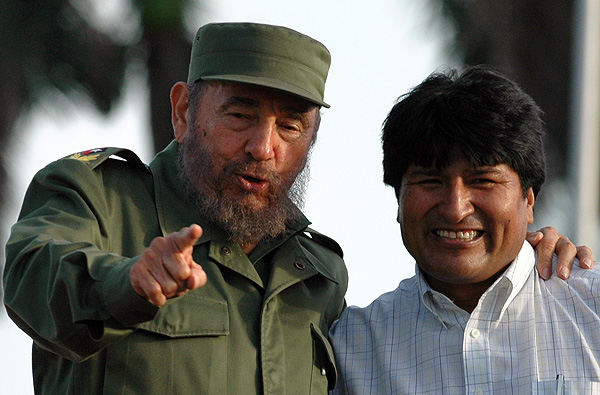 Evo Morales llama a honrar el ejemplo del líder cubano Fidel Castro