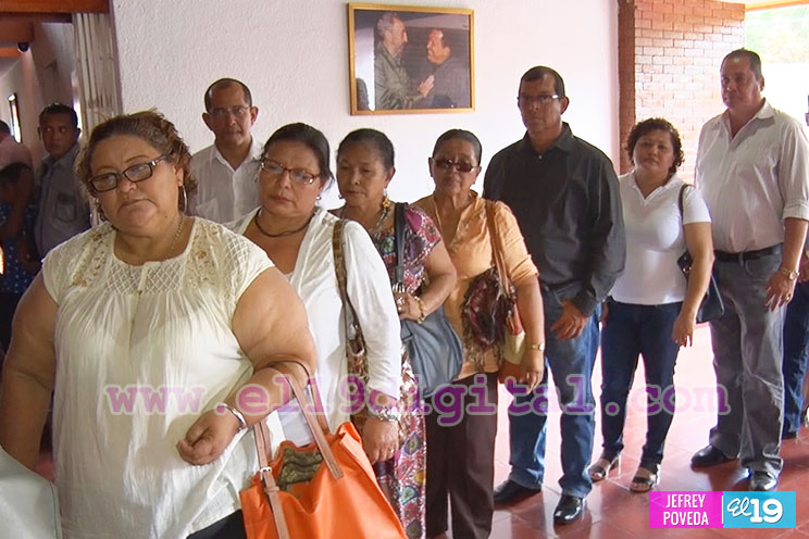 Diputados nicaragüenses firman libro de condolencias en la embajada de Cuba