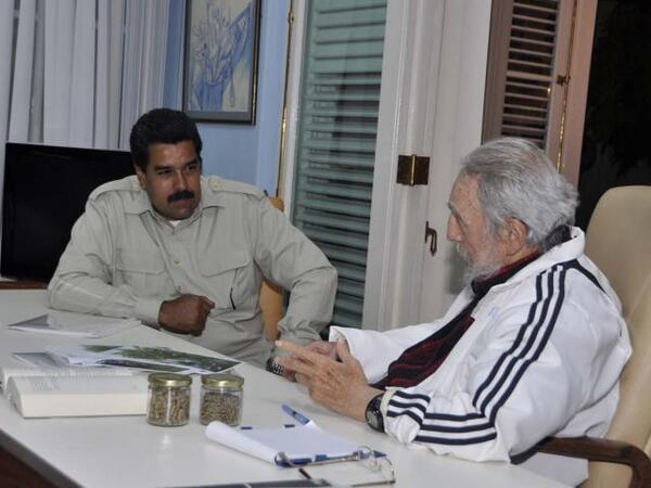Maduro: seguimos de pie, seguimos juntos, hoy más que nunca con Fidel Castro