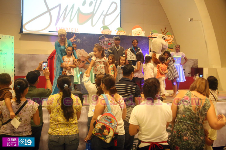Familias aprovechan ofertas y descuentos en Feria de la Noche Buena