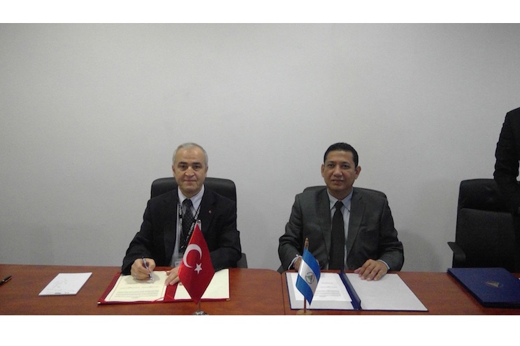 Nicaragua firma acuerdo aéreo con Turquía