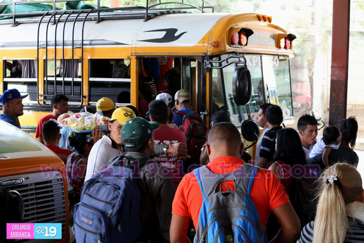 Terminales de buses reciben a viajeros