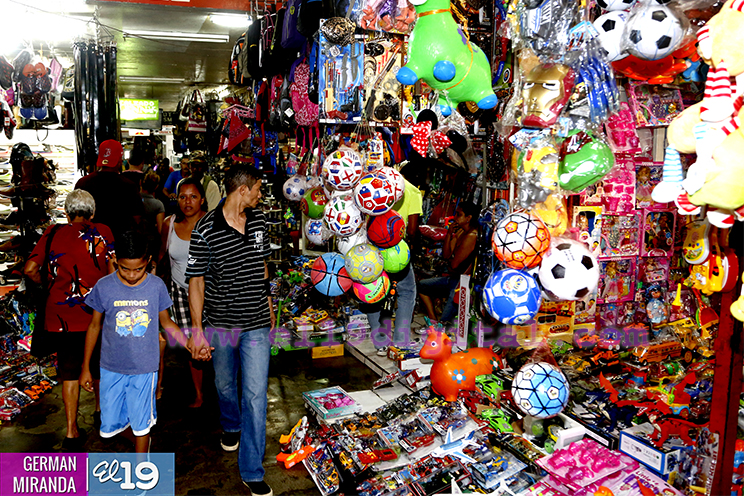 Variada oferta de productos para celebrar la Navidad y fin de año en el Mercado Roberto Huembes