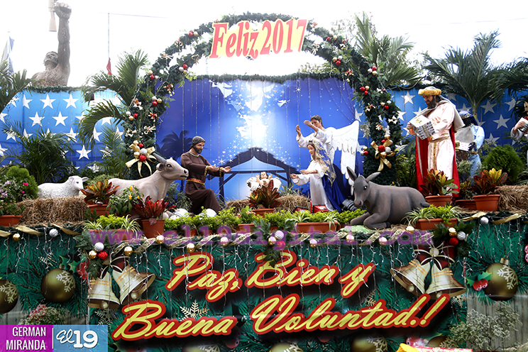 Espíritu navideño se instaló en la Avenida de Bolívar a Chávez