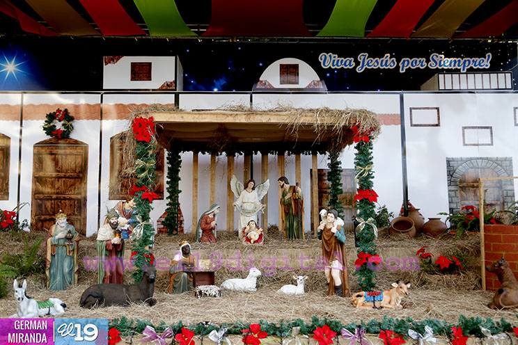 Espíritu navideño se instaló en la Avenida de Bolívar a Chávez