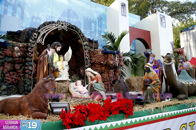 Espíritu navideño se instaló en la Avenida de Bolívar a Chávez