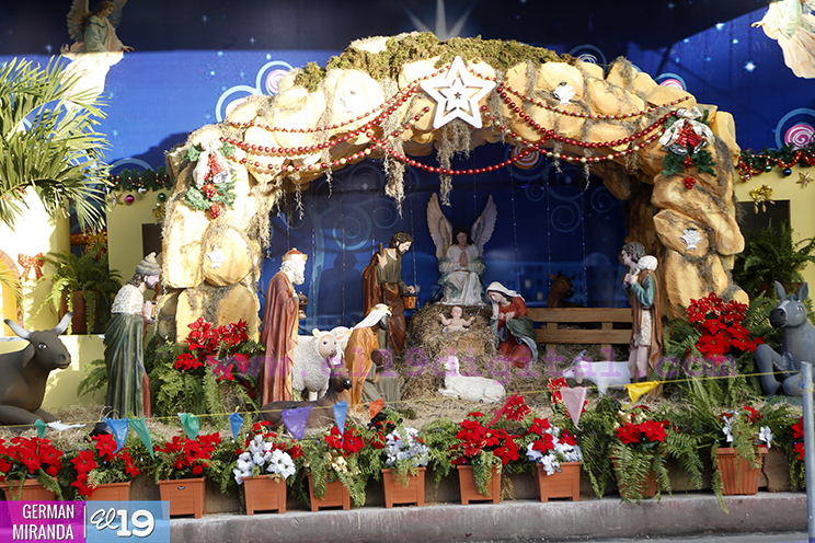 Espíritu navideño se instaló en la Avenida de Bolívar a Chávez