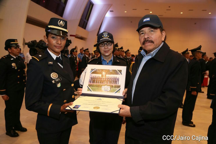 Daniel y Rosario presiden XIX Promoción de Cadetes de la Policía Nacional